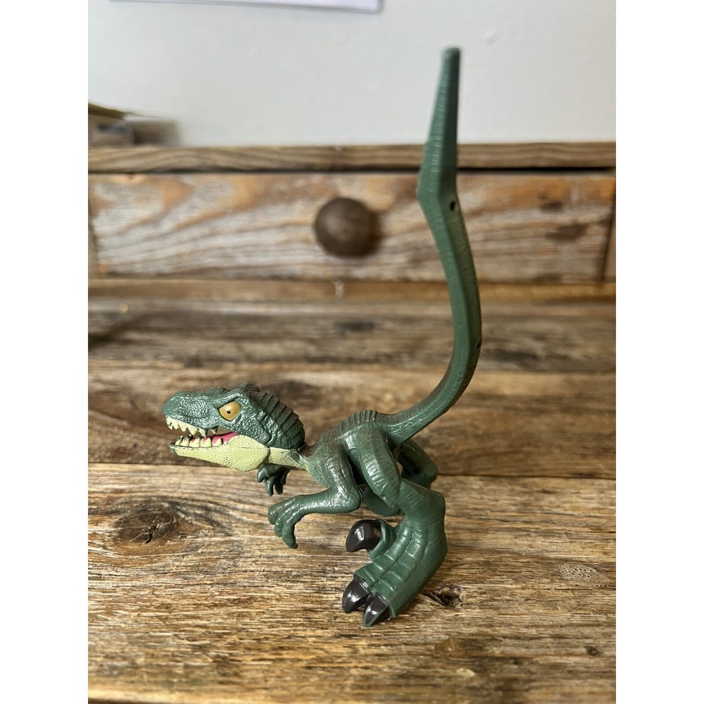 Mattel: Jurassic World - Bendy Biters - Velociraptor Figure 3"x5"